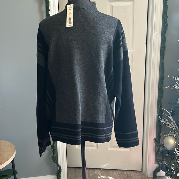 Size L / BLACK SWEATER / NEW Condition - Picture 3 of 10